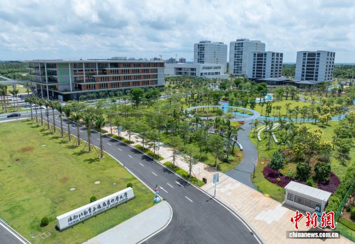 中国初となる海外の大学による単独運営校が開校し、新入生迎える　海南省