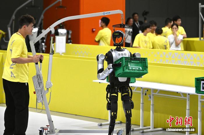 中国初の等身大人型ロボット大会が開幕　安徽省合肥