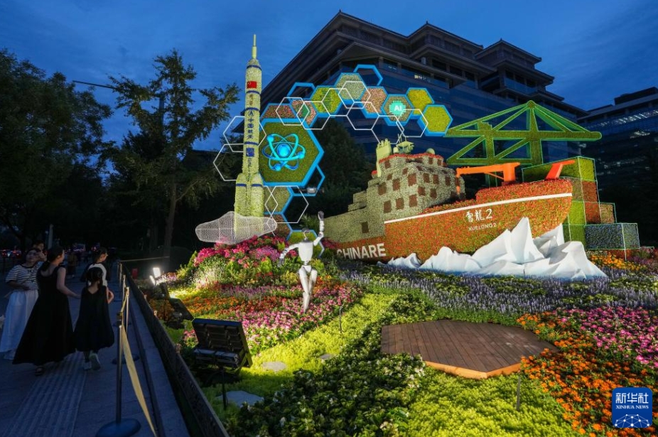北京の目抜き通りの花壇設置が完了