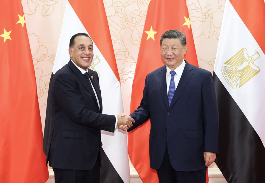 習近平国家主席がエジプトのマドブーリー首相と会談