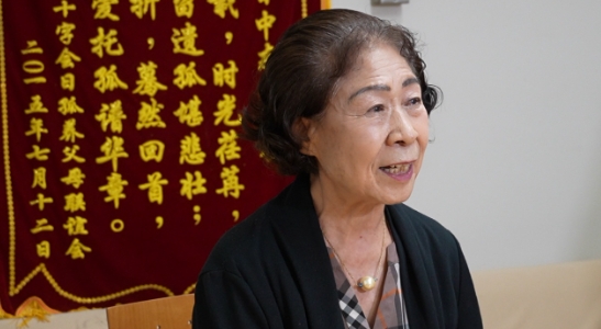 人民網の取材を受ける池田澄江さん(撮影・許可)。
