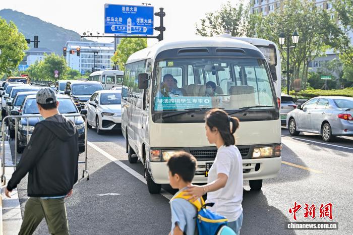 広東省横琴島と澳門特区を結ぶ越境スクールバスの運行スタート