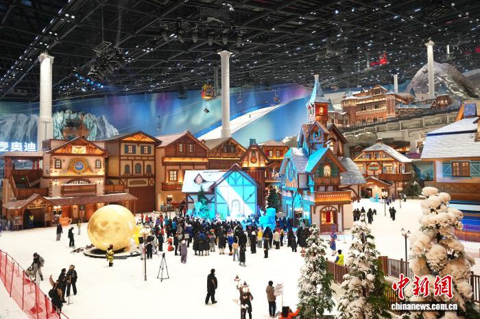 世界最大の屋内スキー場が開業1周年、累計来場者数は100万人超に　上海市