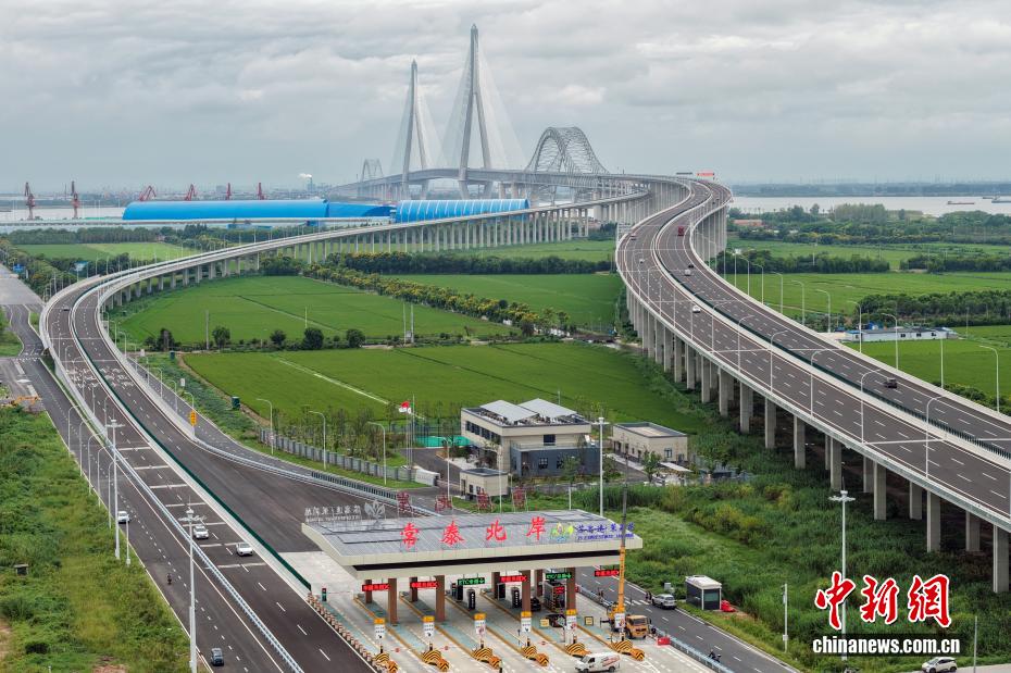 世界最大スパンの斜張橋・常泰長江大橋が開通