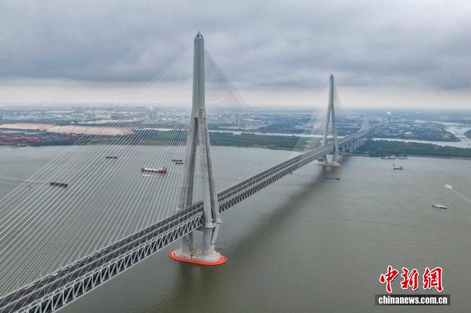 世界最大スパンの斜張橋・常泰長江大橋が開通