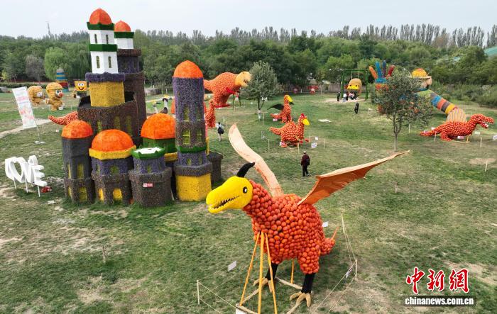 カボチャや藁などで作った恐竜が登場！寧夏・銀川の文化観光イベント