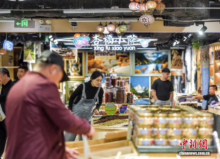 人気が続く新疆の秋の観光