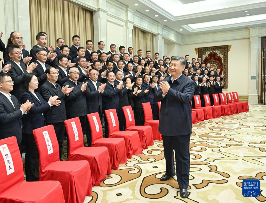 習近平総書記が新疆各民族・各界代表と接見