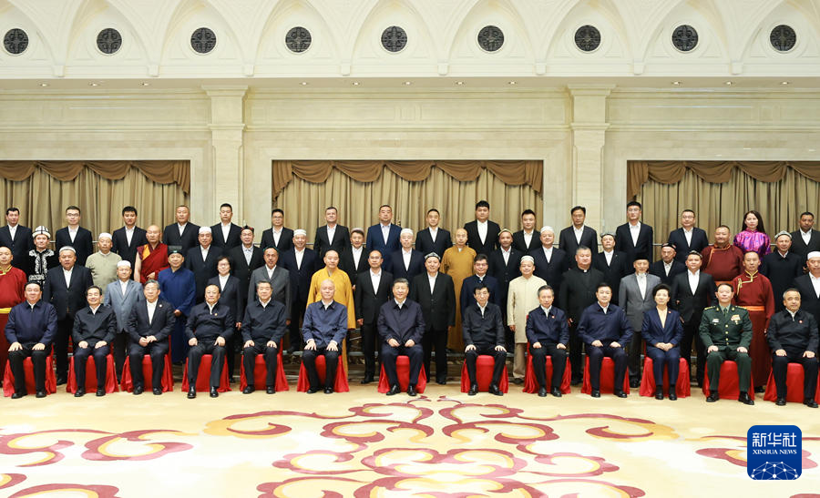 習近平総書記が新疆各民族・各界代表と接見