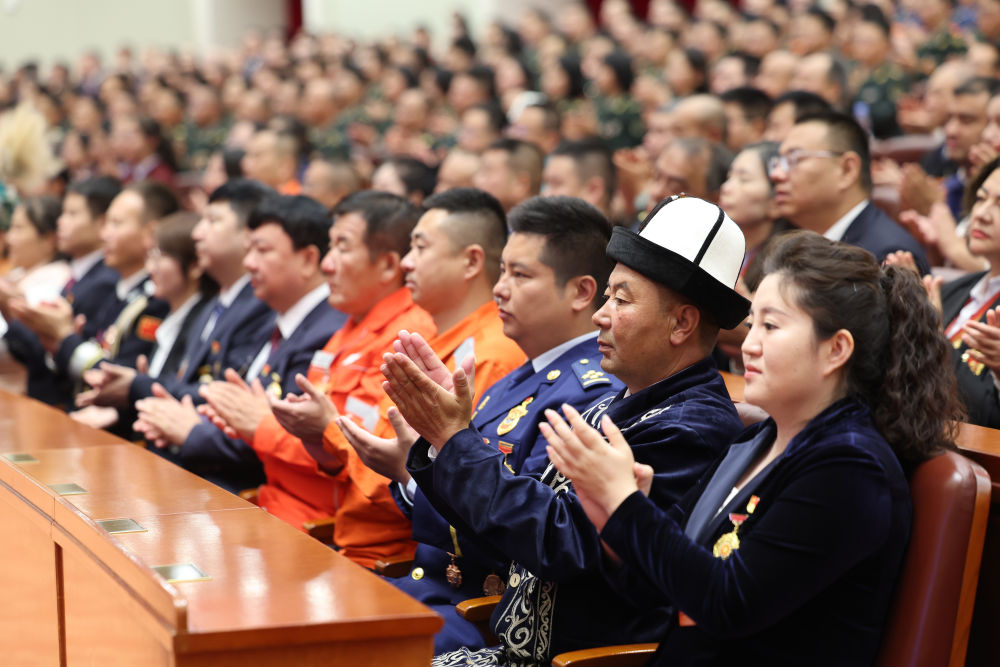 習近平総書記が新疆維吾爾自治区成立70周年祝賀大会に出席
