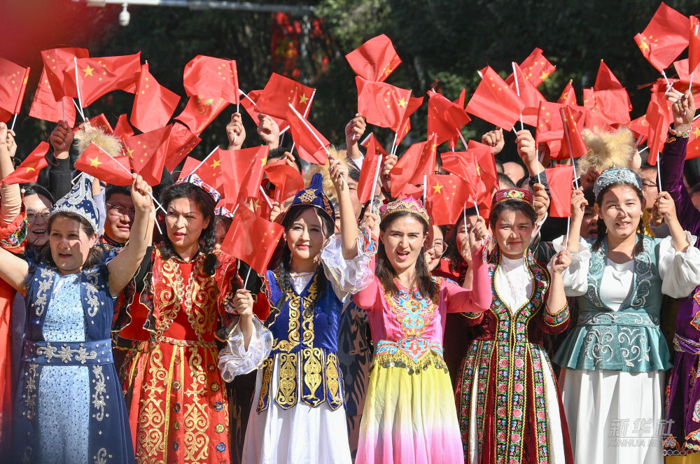 習近平総書記、新疆を離れ北京に戻る