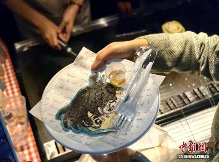 焼きあがったカートゥーンパンケーキ(撮影・呂楊)。