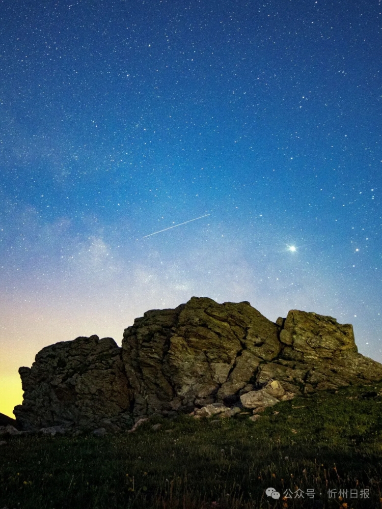 五台山山頂にある地質年代の寒冷な気候の中で物理的風化によってできた「牛心石」(撮影・楊国軍)。