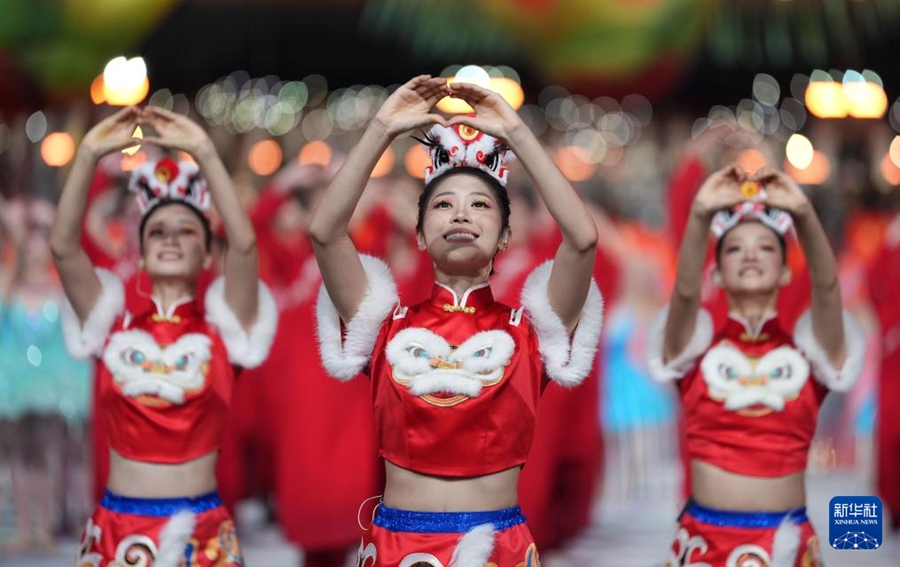 第15回全国運動会の開会式が広東省広州で開催