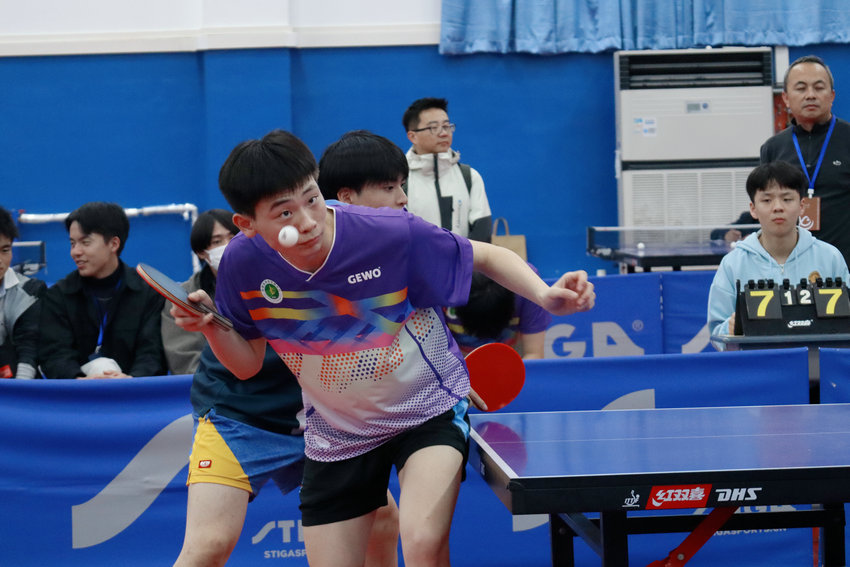 熱戦を繰り広げる選手