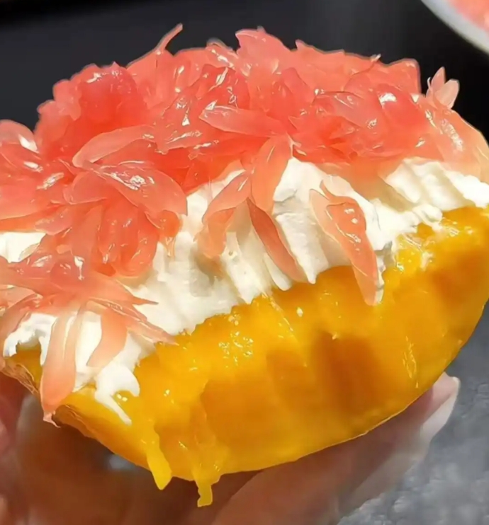 新たな注目スイーツ「手で持って食べるヨンジーガムロ」って何？