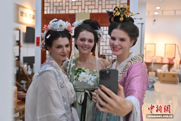 外国人観光客にも人気集める漢服撮影　吉林省長春