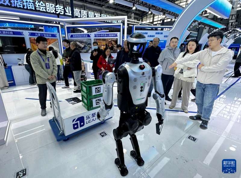 【新職業】人型ロボットの「トレーナー」、ロボット用アプリケーション開発エンジニア
