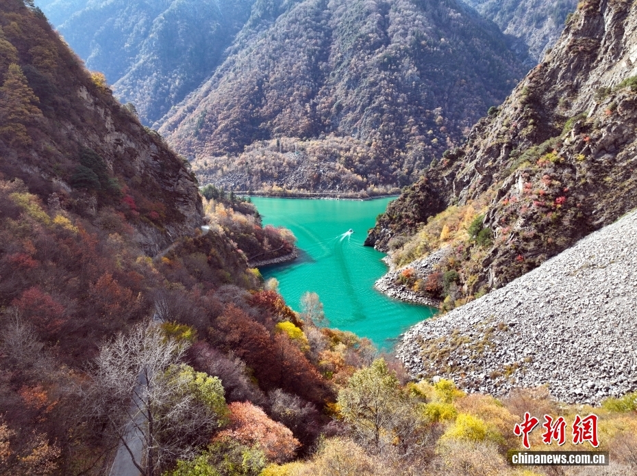 絵のように美しい松坪溝の冬景色　四川省茂県
