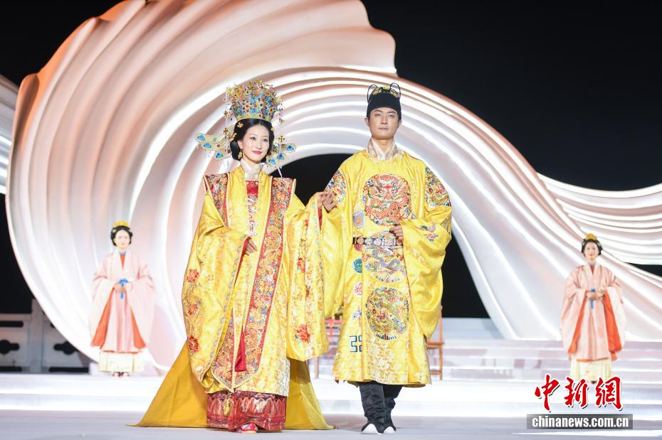 三亜天涯海角ウエディングフェスティバルで様々なスタイルの婚礼ショー　海南省