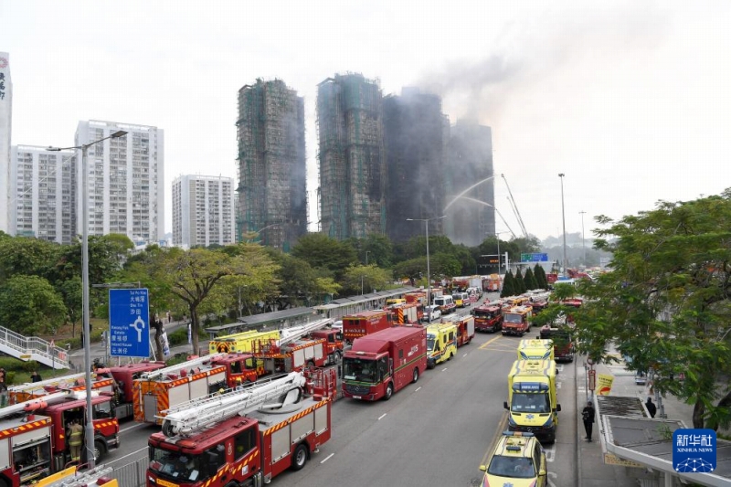 11月27日に撮影した香港特区新界大埔区の「宏福苑」火災救援現場。撮影・陳鐸