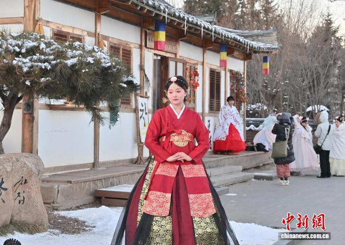 朝鮮族の伝統衣装を着て写真撮影が人気に　吉林省延吉