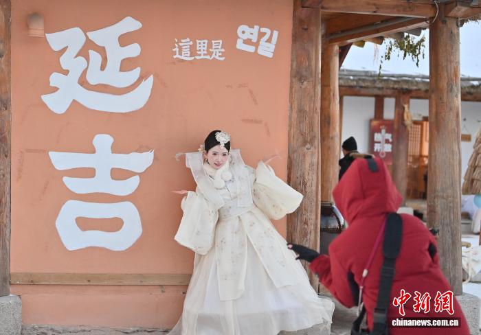 朝鮮族の伝統衣装を着て写真撮影が人気に　吉林省延吉