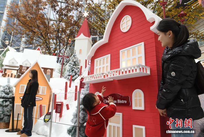 重慶市の商業エリアに「雪山小鎮」スポットが登場