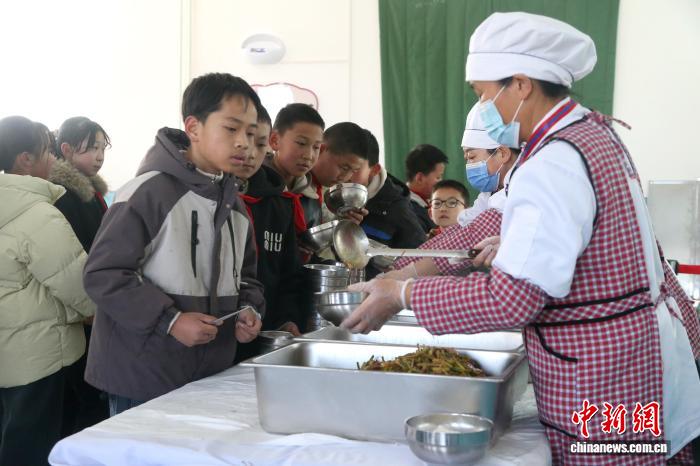 青海省の義務教育段階の生徒への食事補助金　51.31万人が恩恵