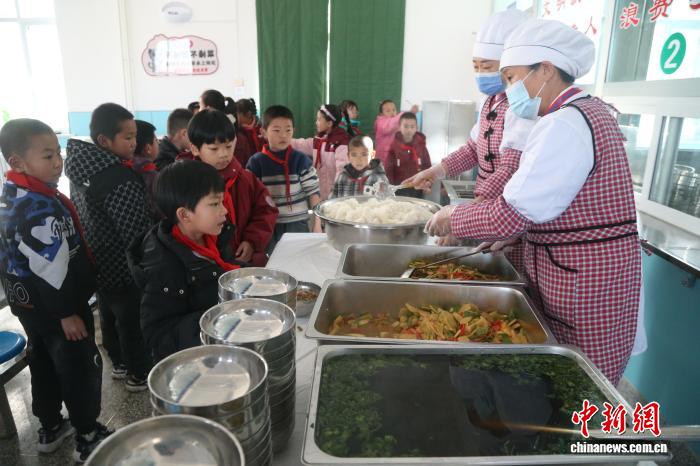 青海省の義務教育段階の生徒への食事補助金　51.31万人が恩恵