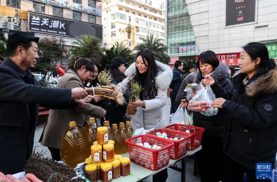 農家の増収を支援するマーケット　甘粛省隴南