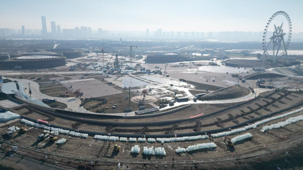 11月25日に撮影された第27回哈爾浜氷雪大世界の建設現場の様子(撮影・劉洋)。