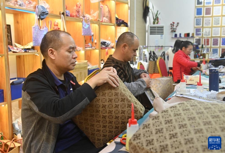 現地住民の就職を促す「壮錦産業」　広西・賓陽