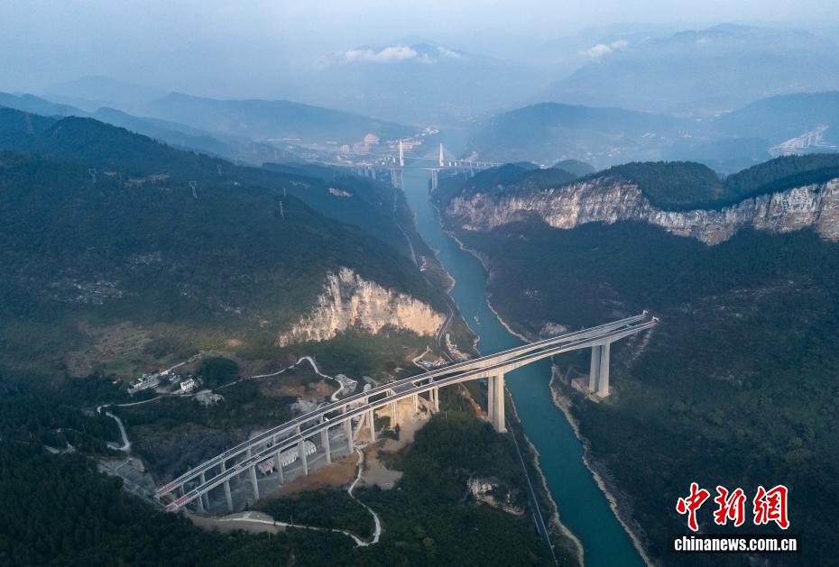 渝湘複線高速道路が全線開通