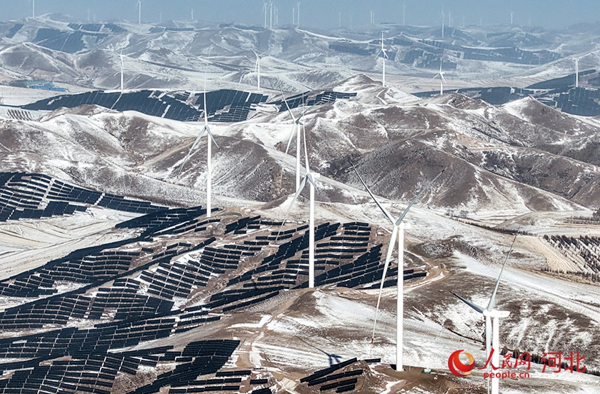 雪とクリーンエネルギーが織りなす冬景色　河北省承徳