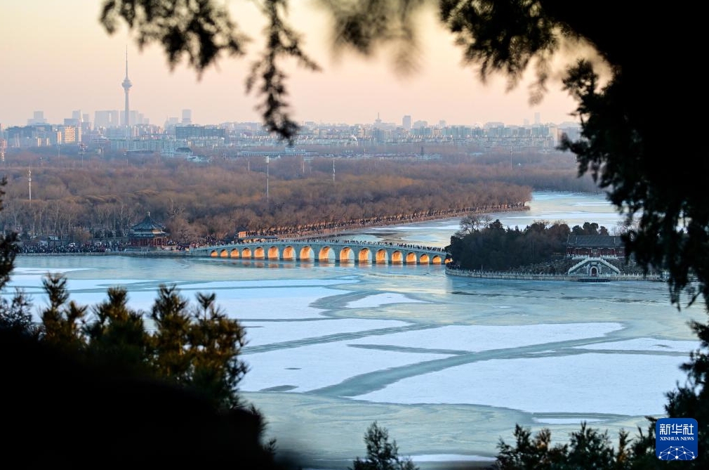 頤和園の十七孔橋に「光のトンネル」の絶景再び　北京