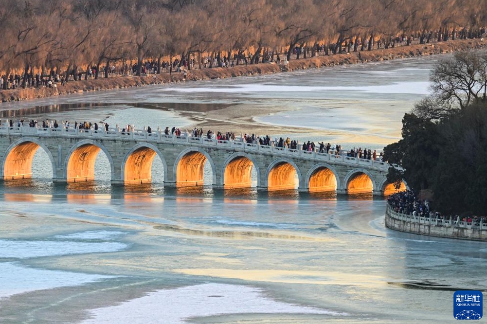 頤和園の十七孔橋に「光のトンネル」の絶景再び　北京