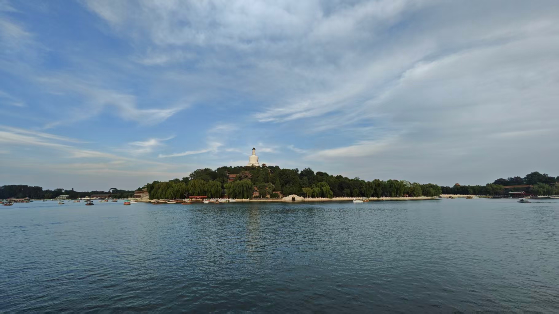 北海公園の景色（2025年9月20日、撮影・趙雯博）。