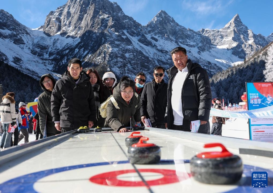 ウィンタースポーツを楽しむイベントが四川省で開幕