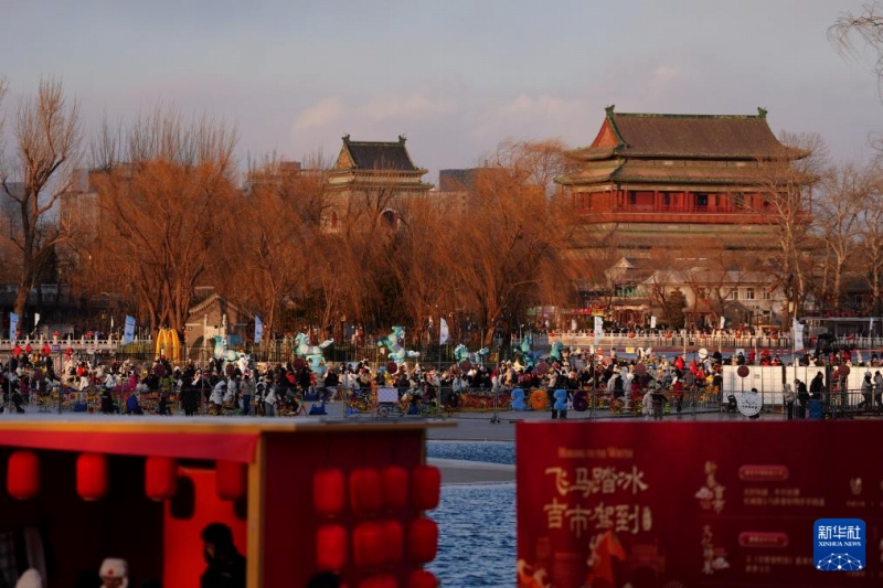 什刹海の前海スケートリンクの営業が開始　北京