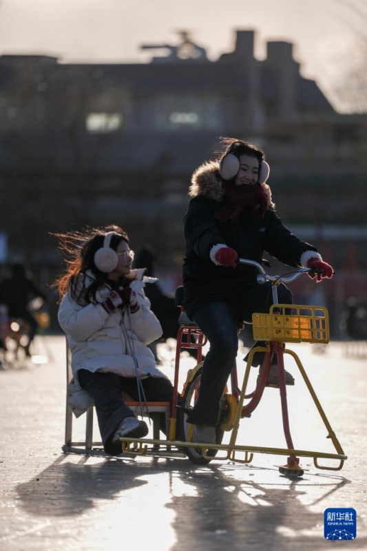 什刹海の前海スケートリンクの営業が開始　北京