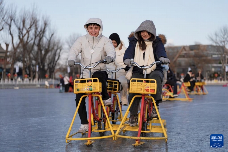 什刹海の前海スケートリンクの営業が開始　北京