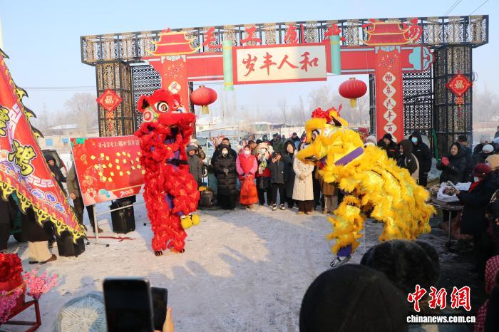 農村の春節用品市、「ライブ配信＋無形文化遺産の実演」で新体験を提供　新疆