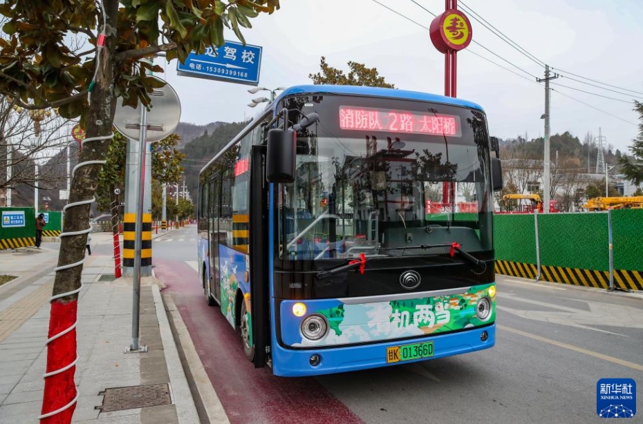小さな町の幸福を「加速」させる「無料バス」　甘粛省両当