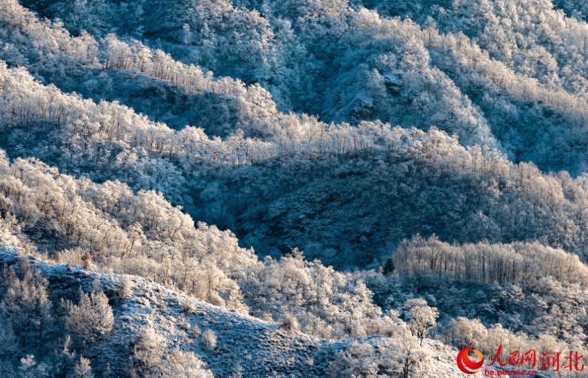 一面の銀世界が広がる河北省の太行山脈