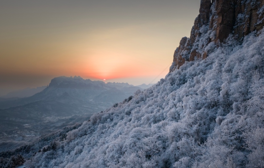 一面の銀世界が広がる河北省の太行山脈