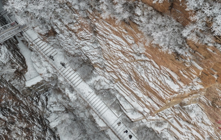 一面の銀世界が広がる河北省の太行山脈