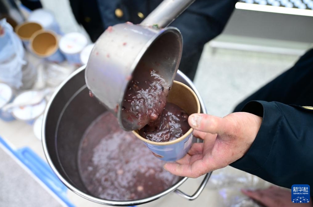 乗客に温もり届ける「臘八粥」　安徽省