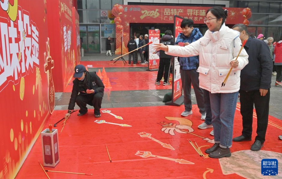 マーケットをそぞろ歩きして、春節気分を味わう　広西・南寧