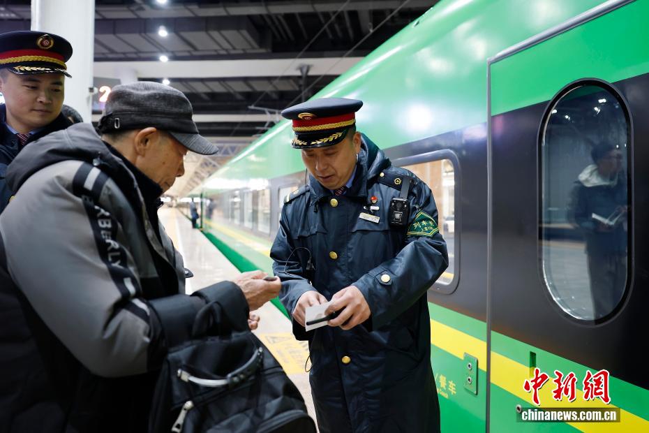 上海・香港間直通「緑皮車」Z99号が高速列車D99号に切り替わり、初運行